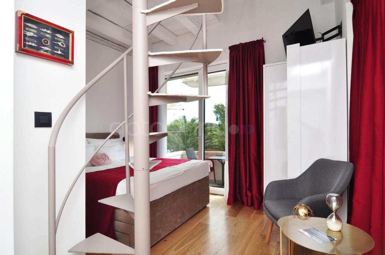 Beachfront Deluxe B&B Макарска Экстерьер фото