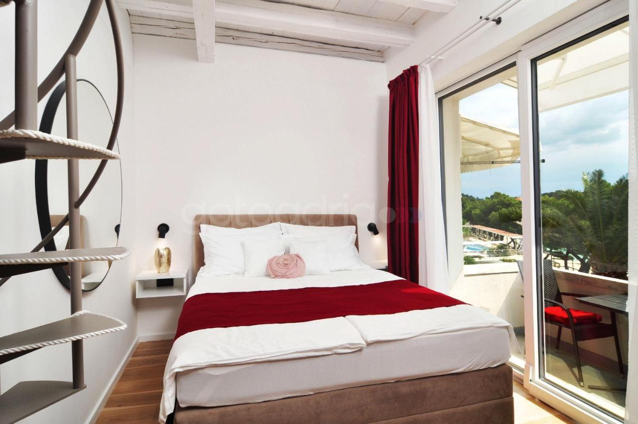 Beachfront Deluxe B&B Макарска Экстерьер фото