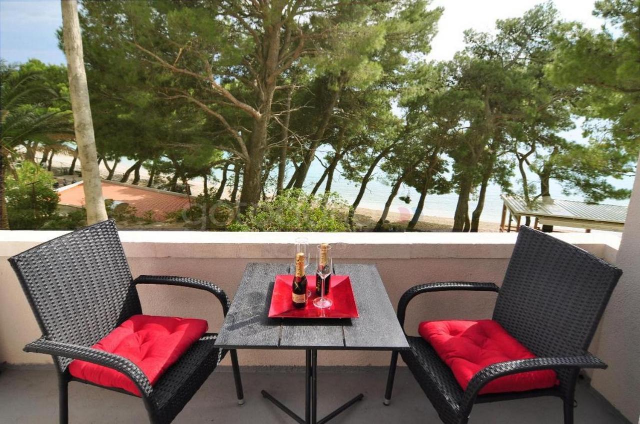 Beachfront Deluxe B&B Макарска Экстерьер фото