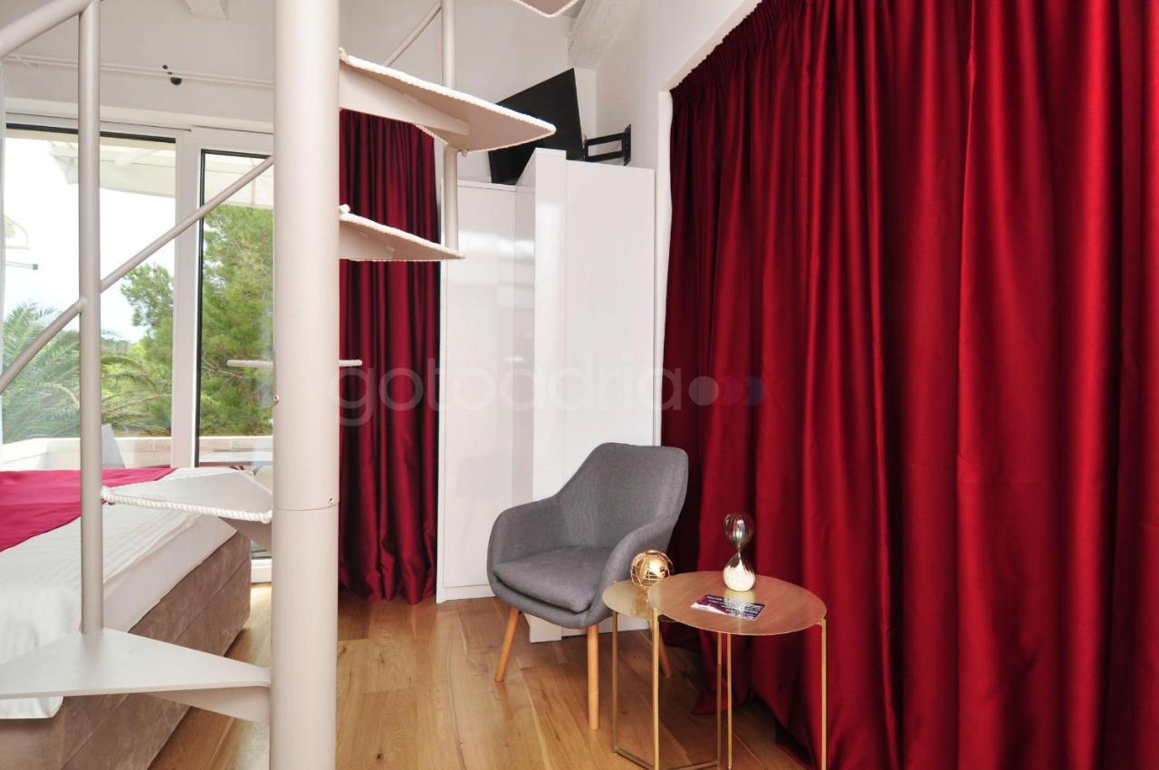 Beachfront Deluxe B&B Макарска Экстерьер фото