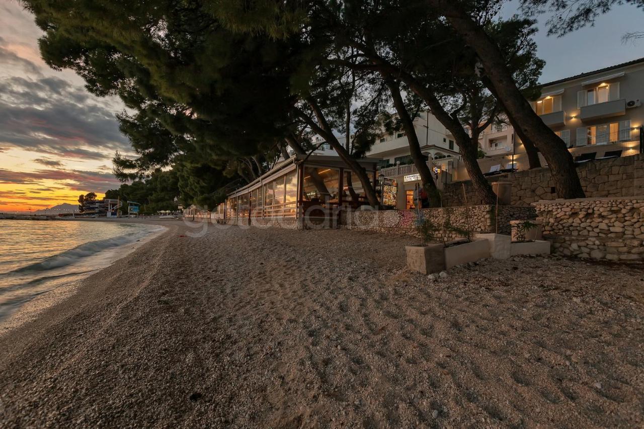 Beachfront Deluxe B&B Макарска Экстерьер фото