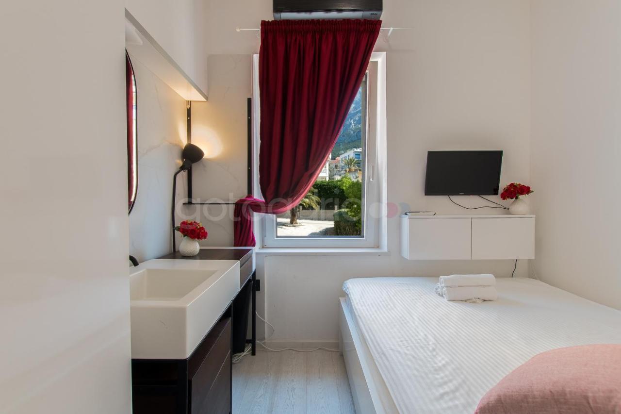 Beachfront Deluxe B&B Макарска Экстерьер фото
