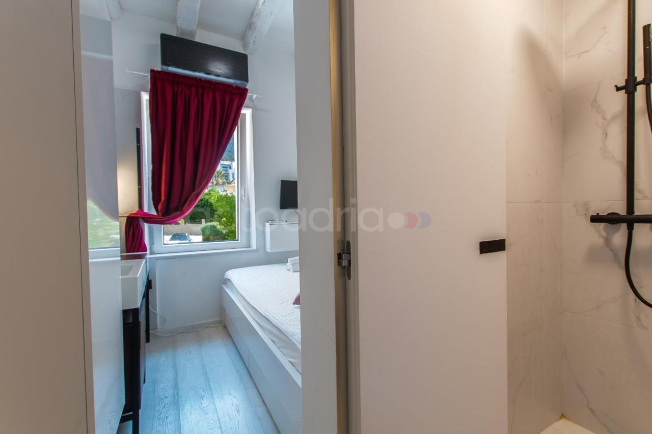 Beachfront Deluxe B&B Макарска Экстерьер фото