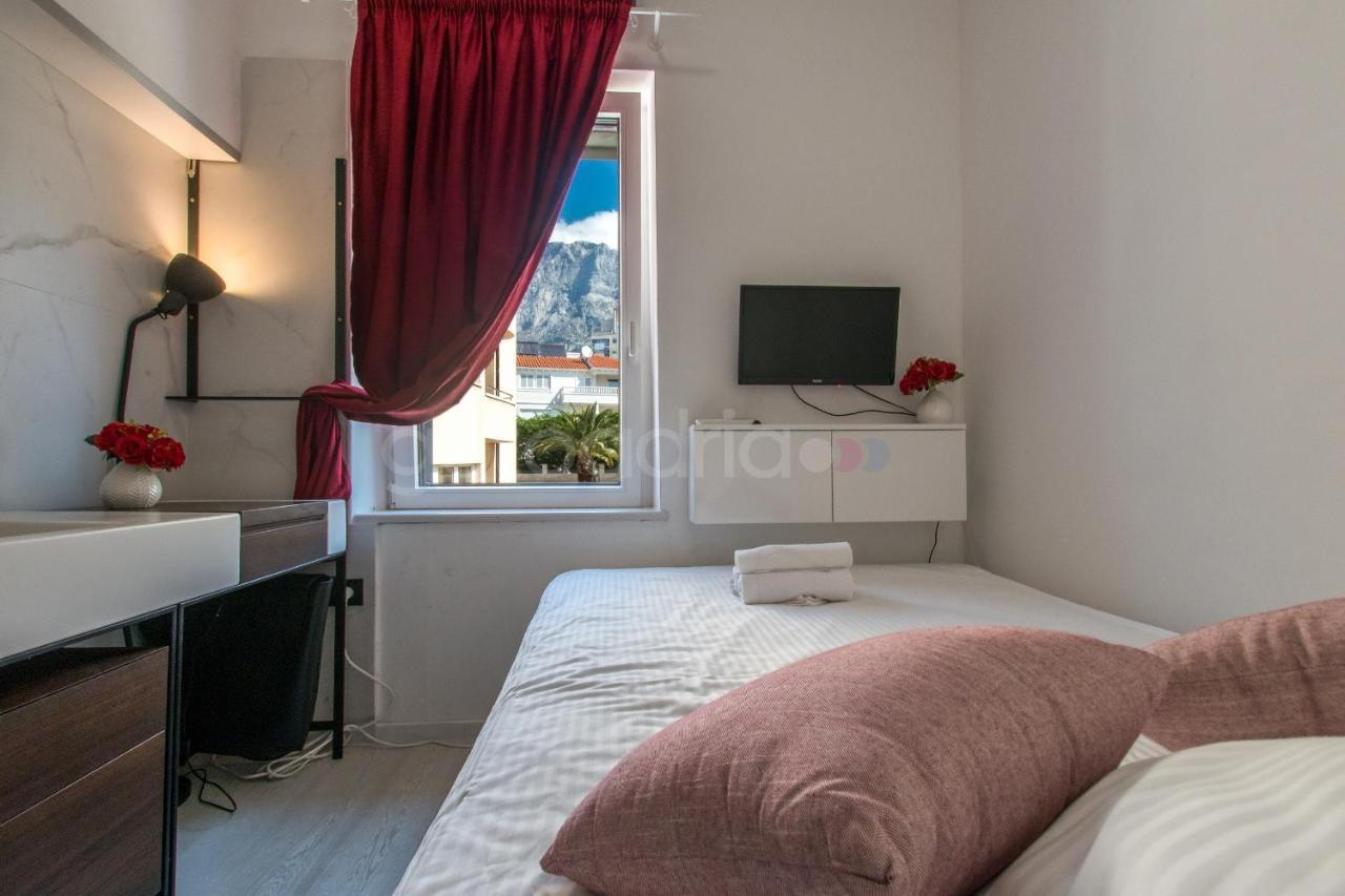 Beachfront Deluxe B&B Макарска Экстерьер фото