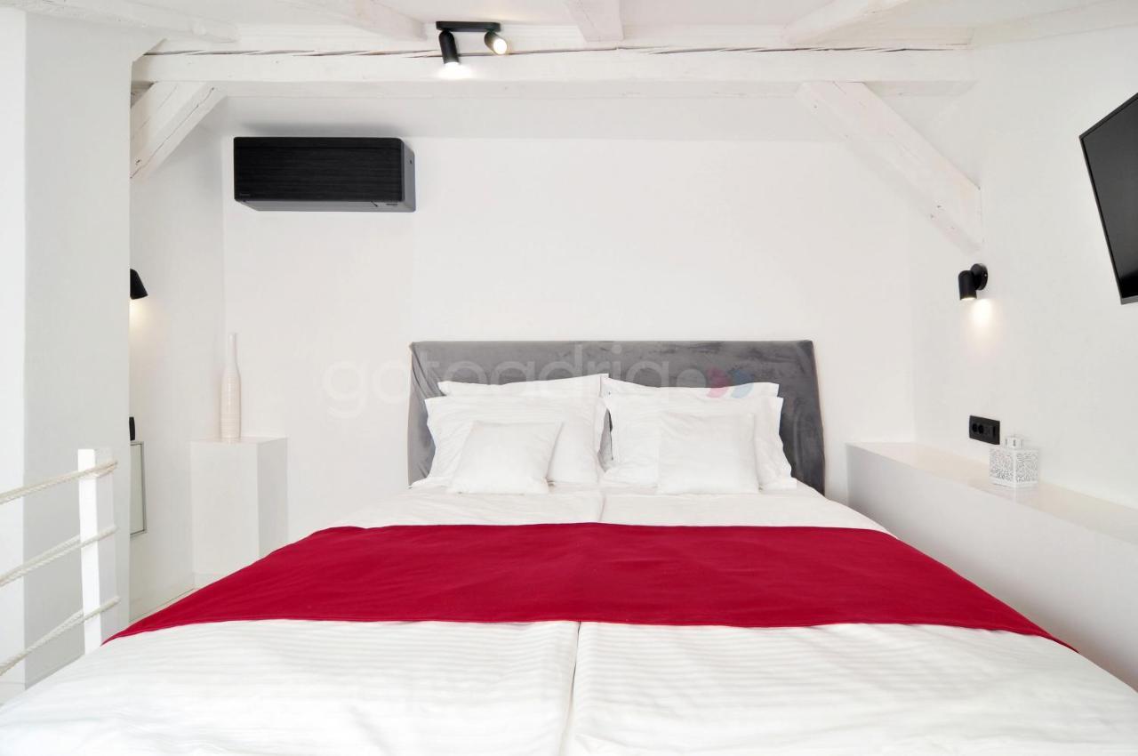 Beachfront Deluxe B&B Макарска Экстерьер фото